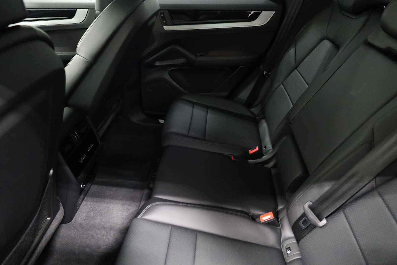 Certified 2024 Porsche Cayenne image 34