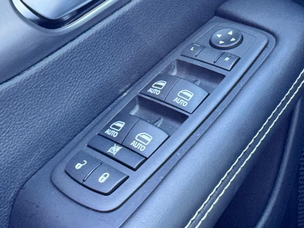 New 2026 Chrysler Pacifica Select FWD image 26