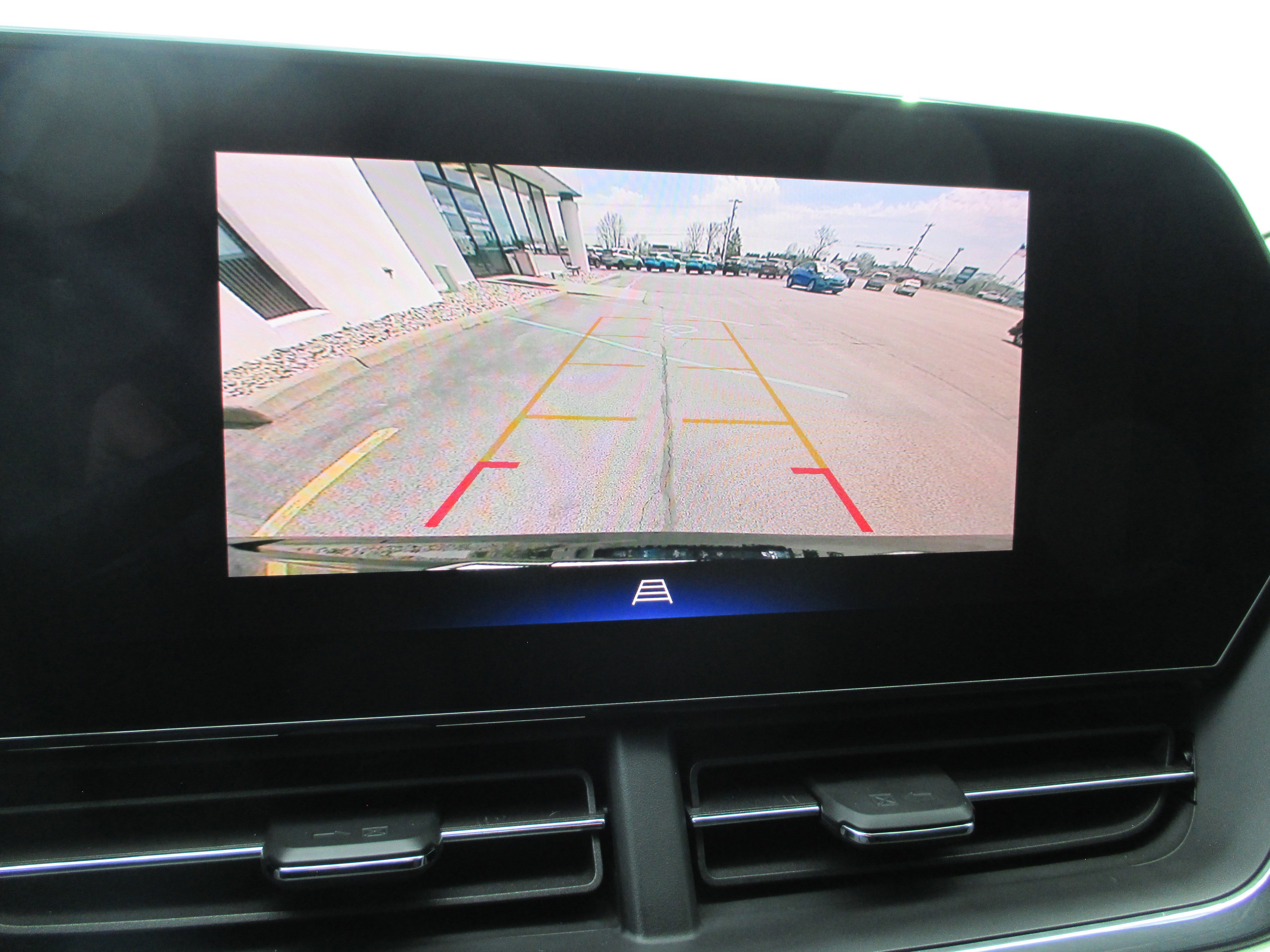 Used 2024 Chevrolet Trax LT w/ Sunroof Package FWD image 16