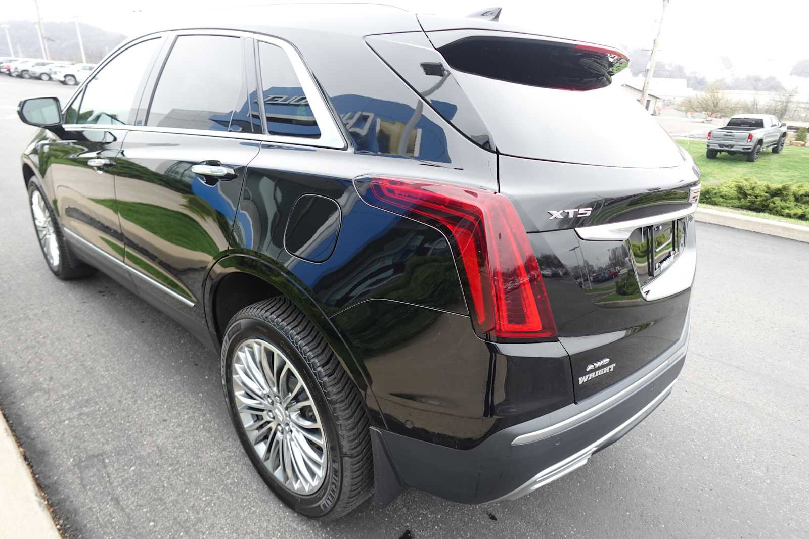 Used 2022 Cadillac XT5 Premium Luxury w/ Technology Package AWD/4WD image 5