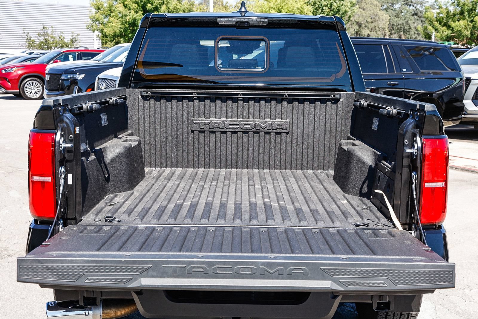 Used 2025 Toyota Tacoma Limited AWD/4WD image 25