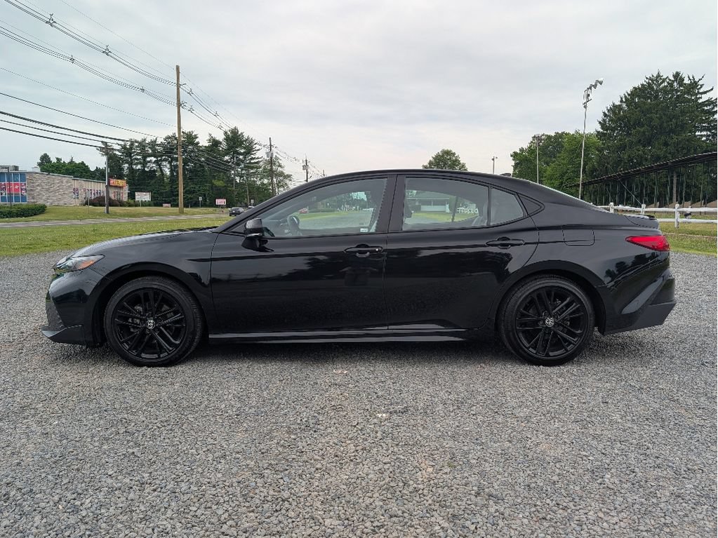 Used 2026 Toyota Camry SE FWD image 9