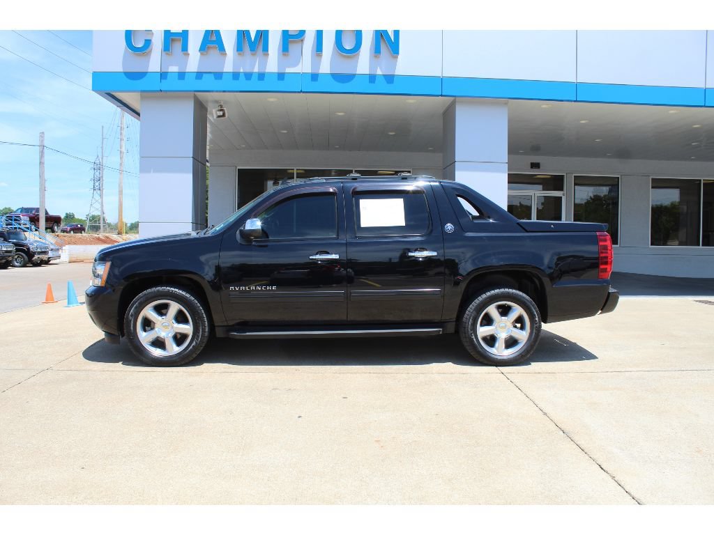 Used 2013 Chevrolet Avalanche LT w/ All-Star Edition RWD image 2