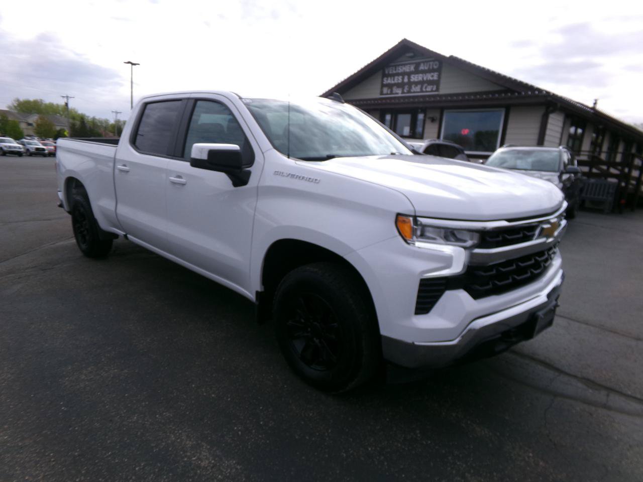 Used 2022 Chevrolet Silverado 1500 LT AWD/4WD image 1