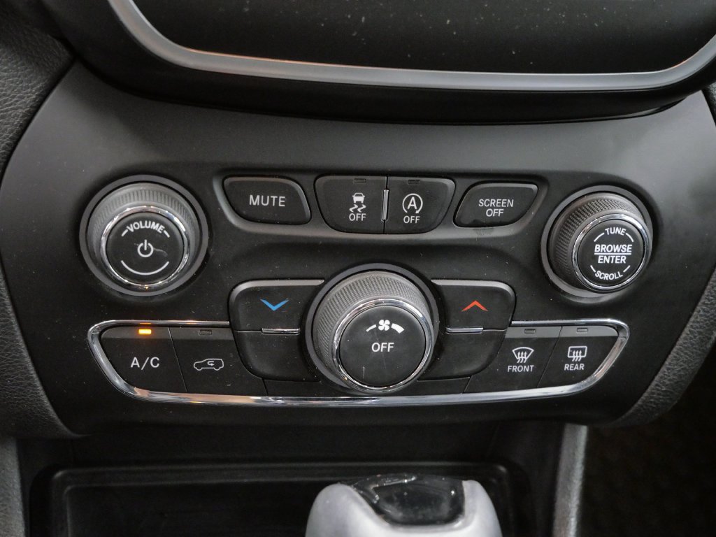 Certified 2019 Jeep Cherokee Latitude Plus AWD/4WD image 27