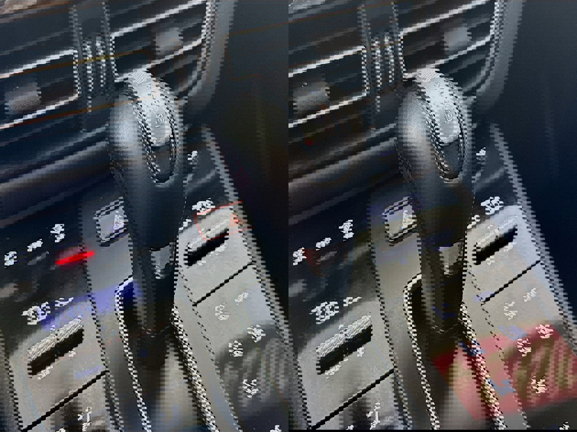 Used 2024 Porsche Macan image 21