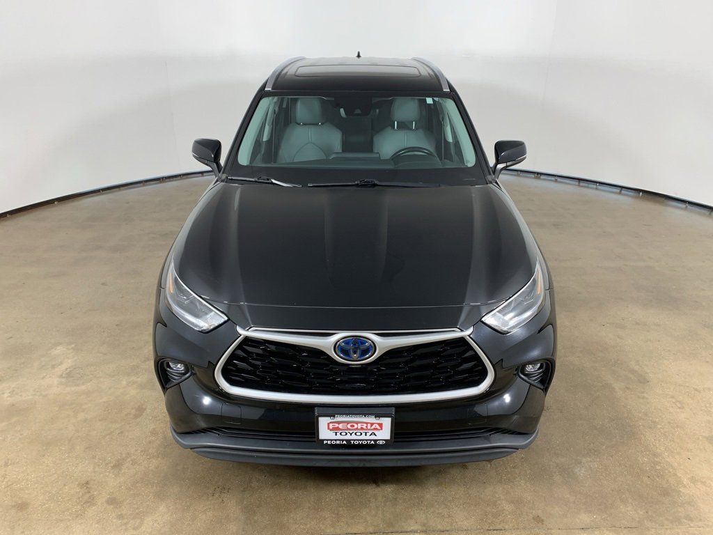 Used 2021 Toyota Highlander XLE image 3
