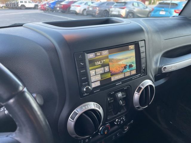 Used 2016 Jeep Wrangler Unlimited Rubicon w/ Connectivity Group AWD/4WD image 23