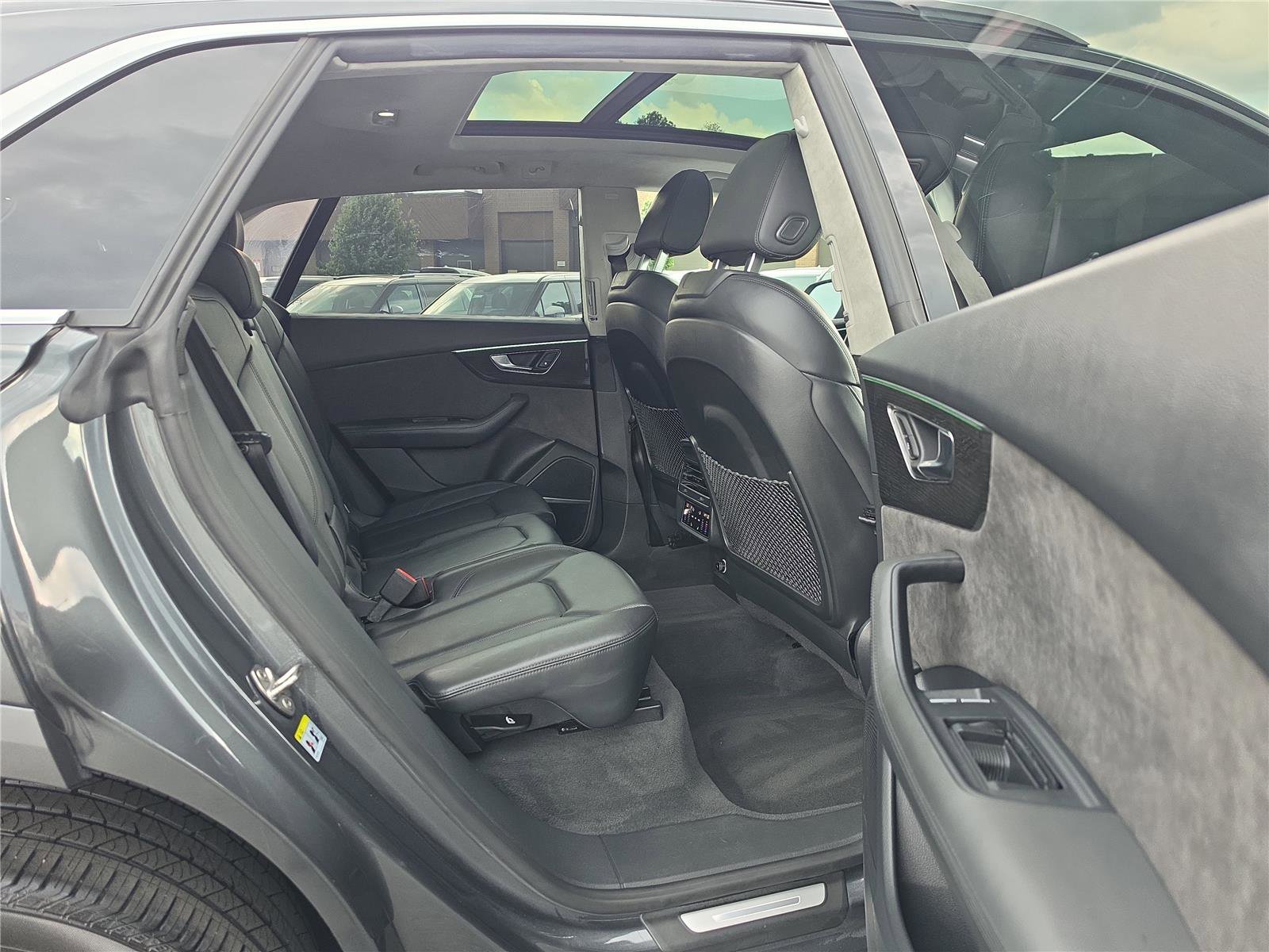 Used 2020 Audi Q8 Prestige w/ Prestige Package AWD/4WD image 28