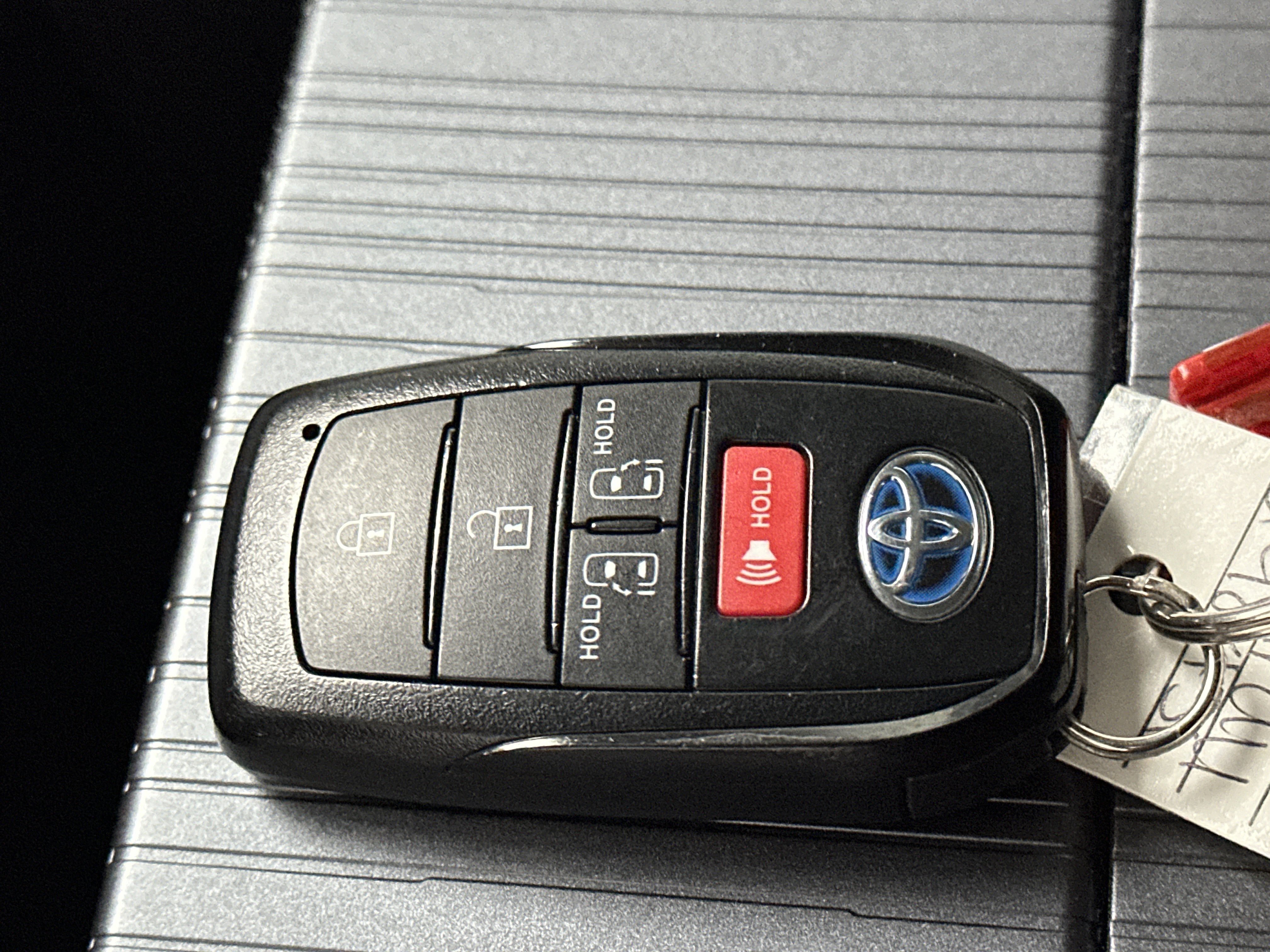 Used 2025 Toyota Sienna LE image 38