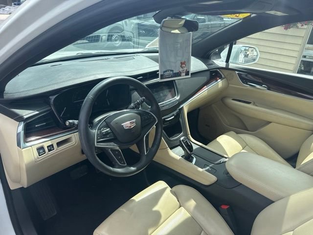 Used 2017 Cadillac XT5 Luxury w/ Driver Awareness Package FWD image 10