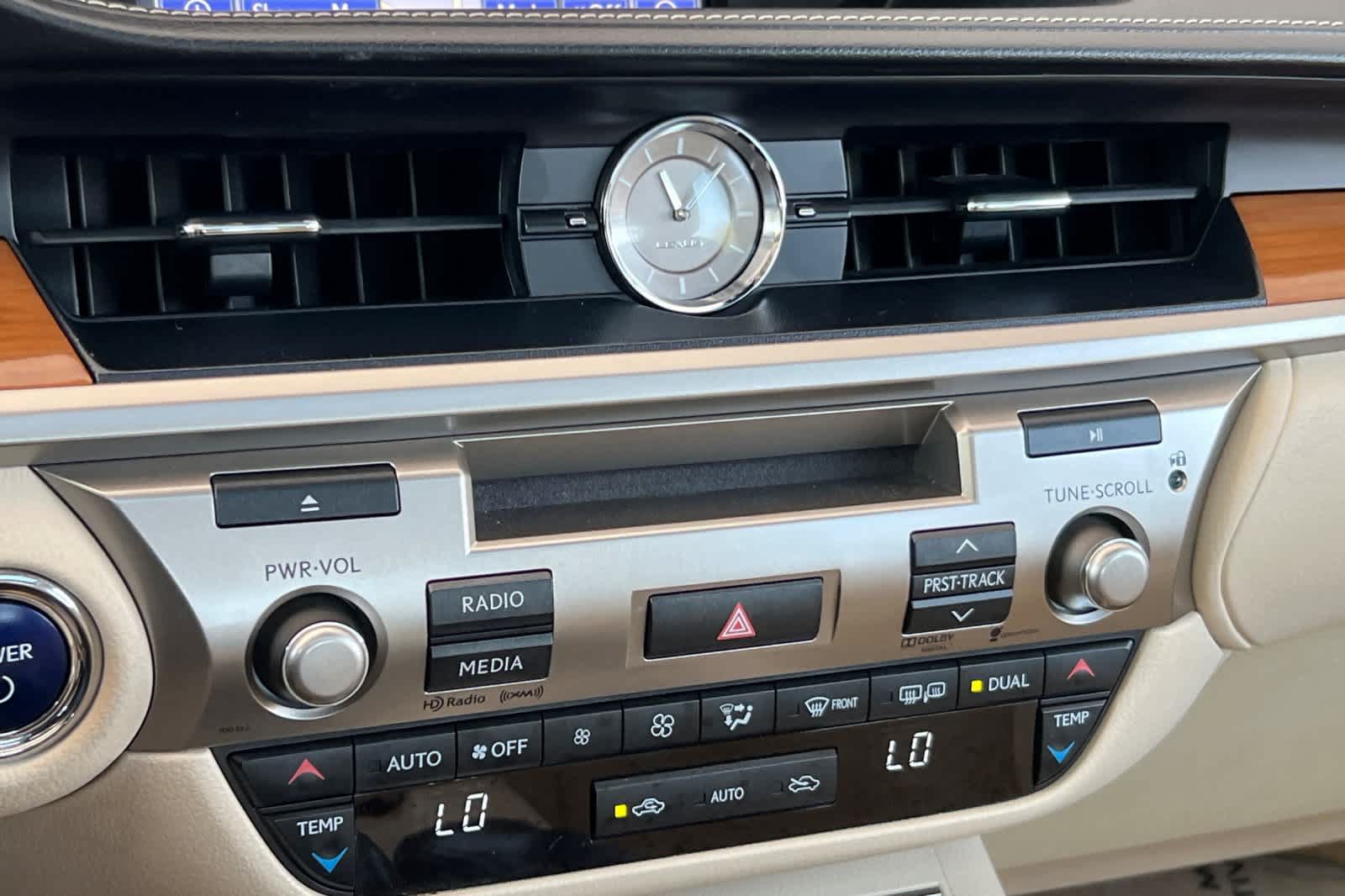 Used 2014 Lexus ES 300h w/ Premium Package w/Bamboo Trim FWD image 22