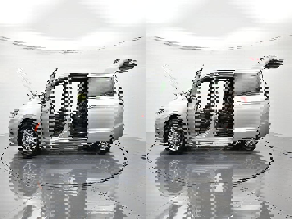 New 2026 Chrysler Pacifica Select image 47