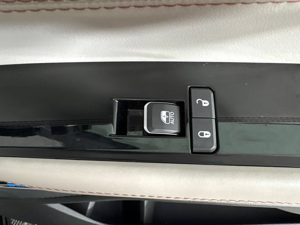 Used 2023 Jeep Grand Wagoneer L 4WD w/ Rear Seat Video Group 1 image 37