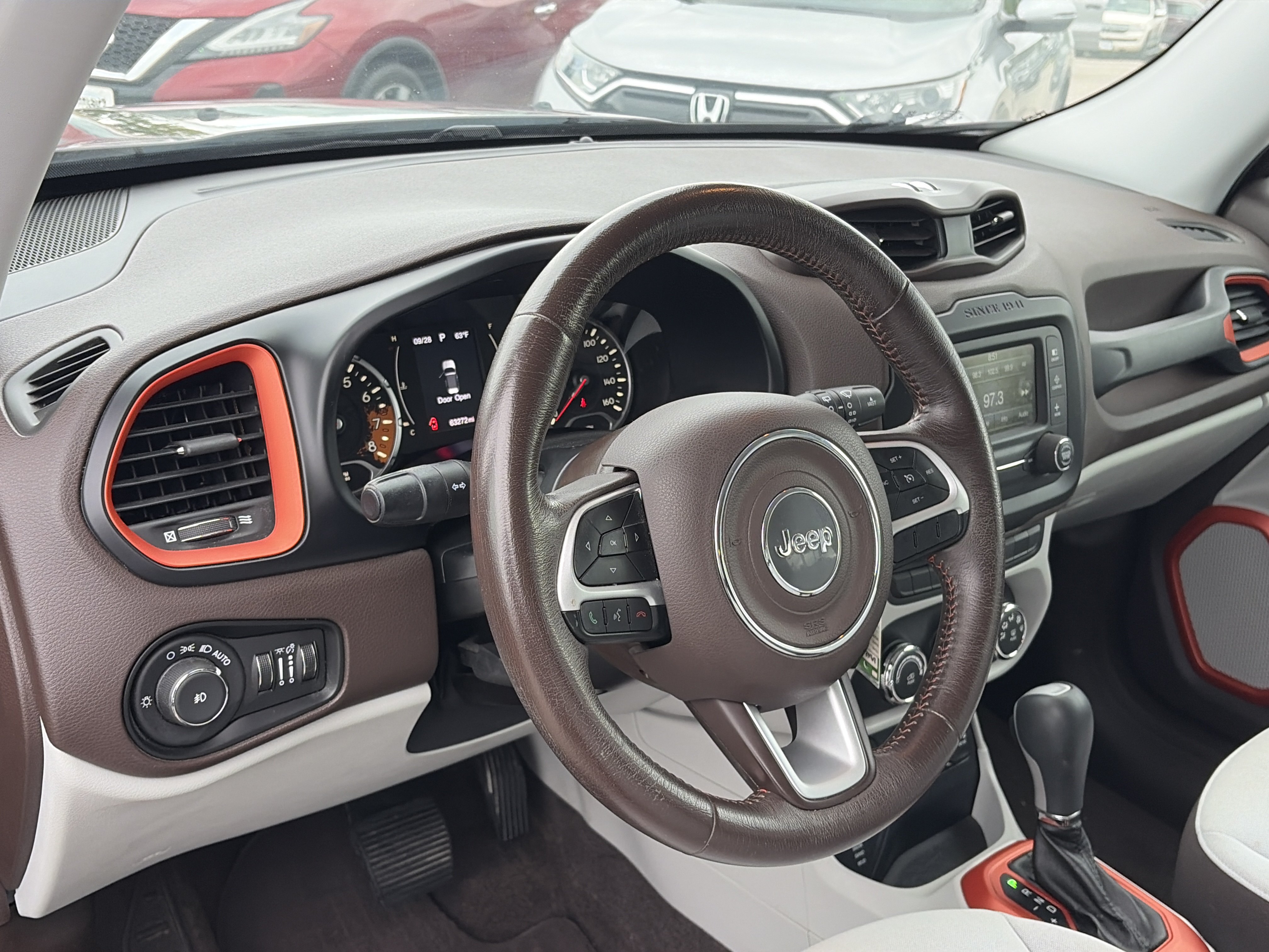 Used 2015 Jeep Renegade Latitude AWD/4WD image 17