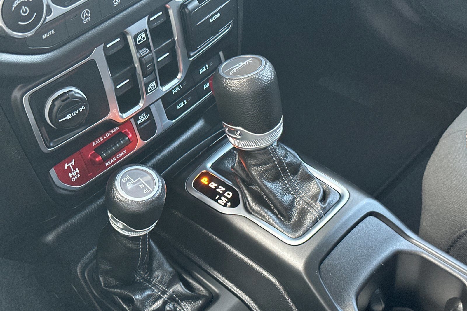 New 2025 Jeep Gladiator Mojave w/ Convenience Group image 20