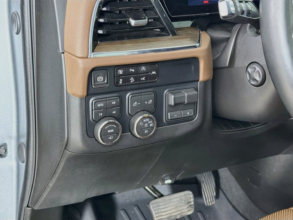 Used 2026 Chevrolet Suburban High Country AWD/4WD image 10