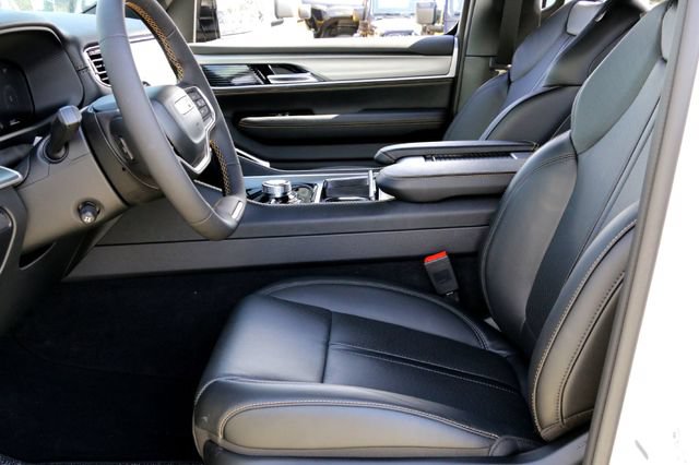 New 2026 Jeep Grand Wagoneer 4WD image 9