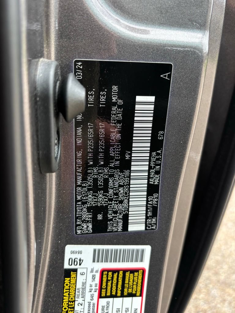 Used 2024 Toyota Sienna LE w/ LE Plus Package FWD image 17