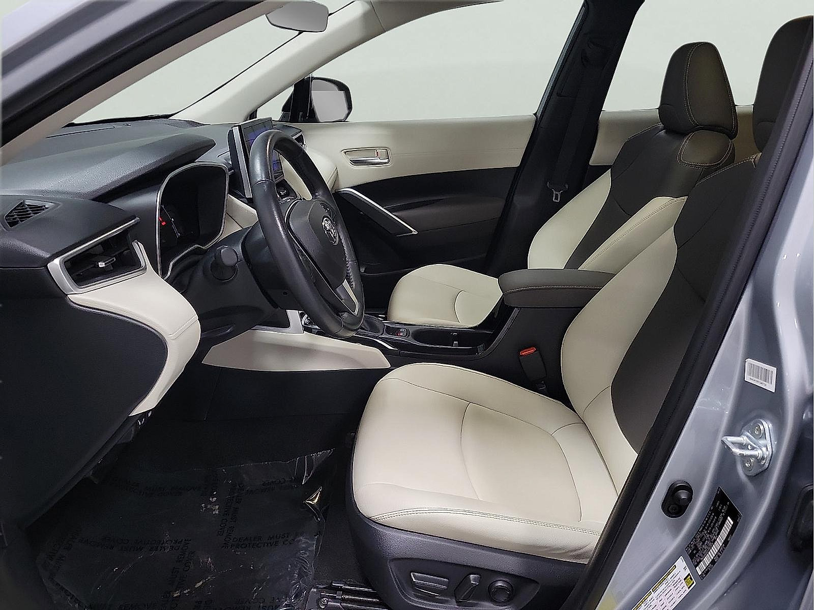 Certified 2023 Toyota Corolla Cross XLE w/ Convenience Package FWD image 10
