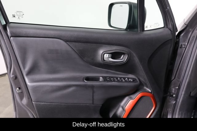Used 2018 Jeep Renegade Trailhawk w/ Safety & Security Group AWD/4WD image 19