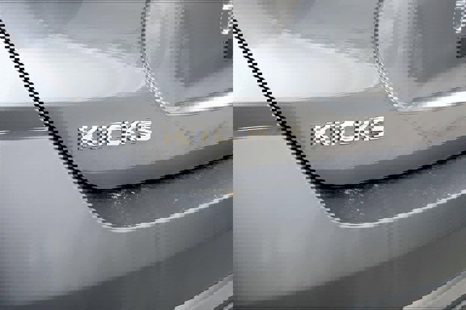 Used 2019 Nissan Kicks SR image 10