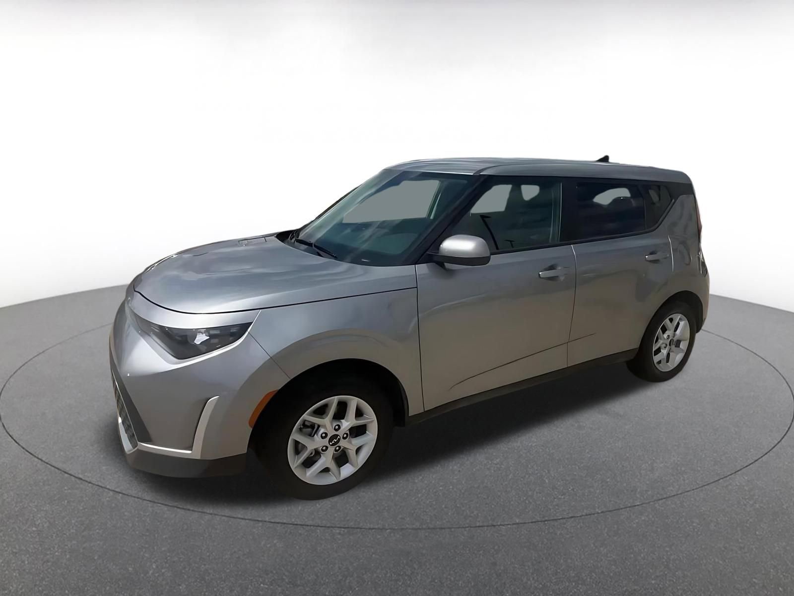 Used 2025 Kia Soul LX w/ LX Technology Package FWD image 8
