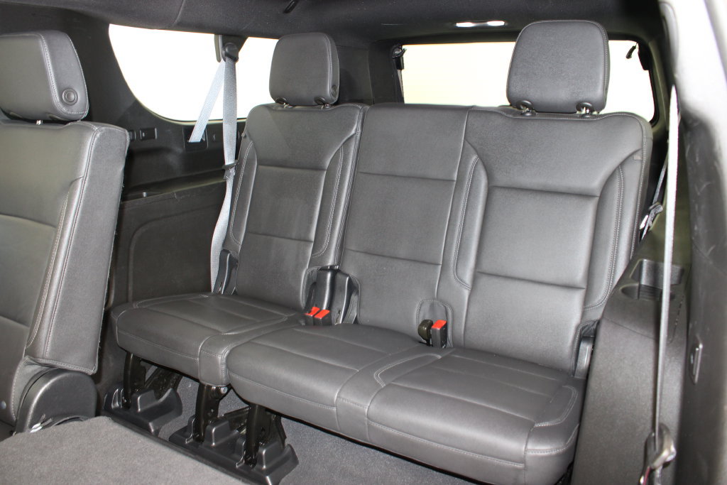 Used 2023 Chevrolet Suburban Z71 w/ Luxury Package AWD/4WD image 5