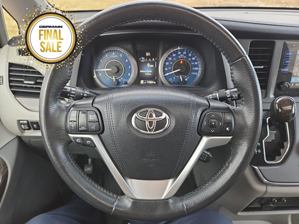 Used 2017 Toyota Sienna XLE image 25