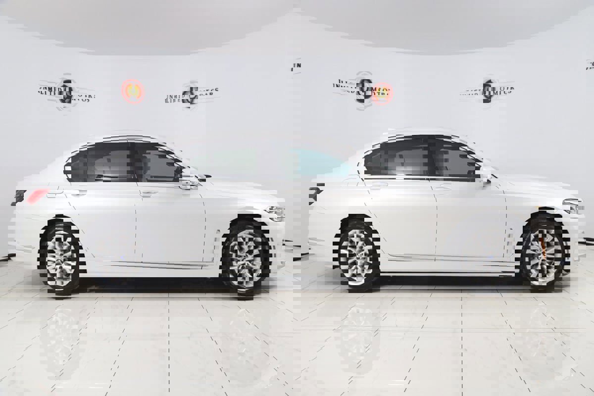 Used 2020 BMW 740i xDrive w/ Cold Weather Package image 2