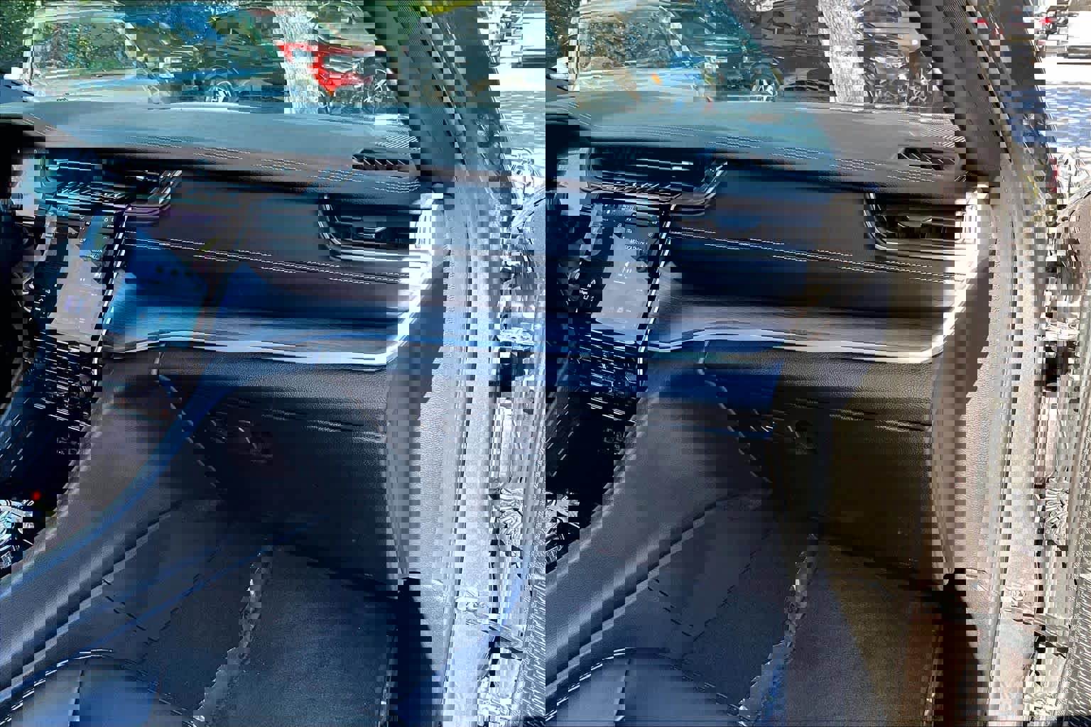 Used 2024 Jeep Grand Cherokee L Limited w/ Black Appearance Package image 18