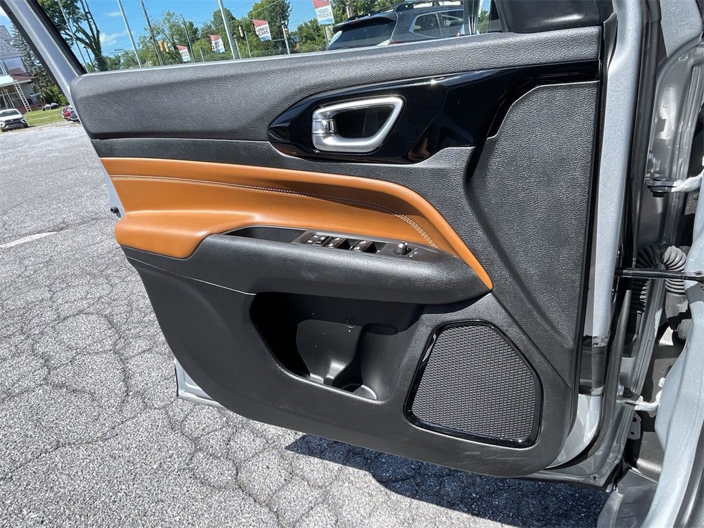 Used 2024 Jeep Compass Limited image 20