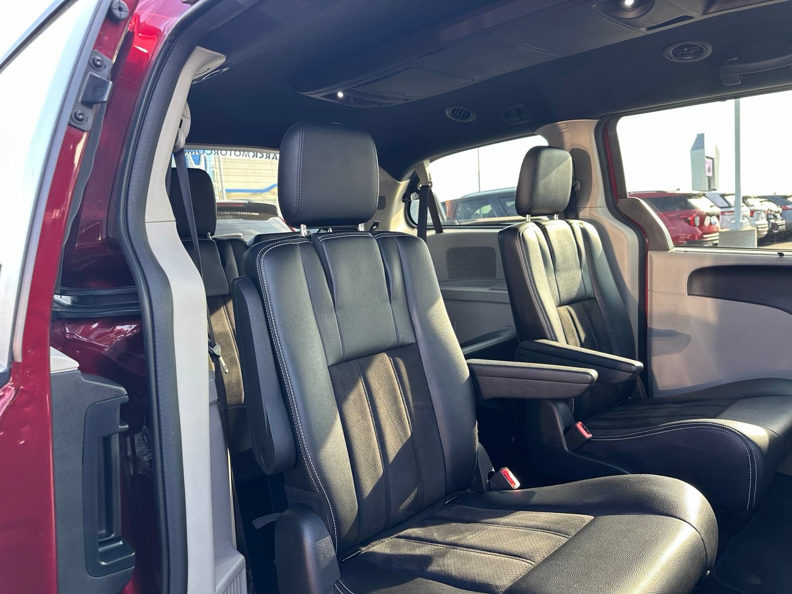 Used 2020 Dodge Grand Caravan SXT w/ Driver Convenience Group FWD image 39