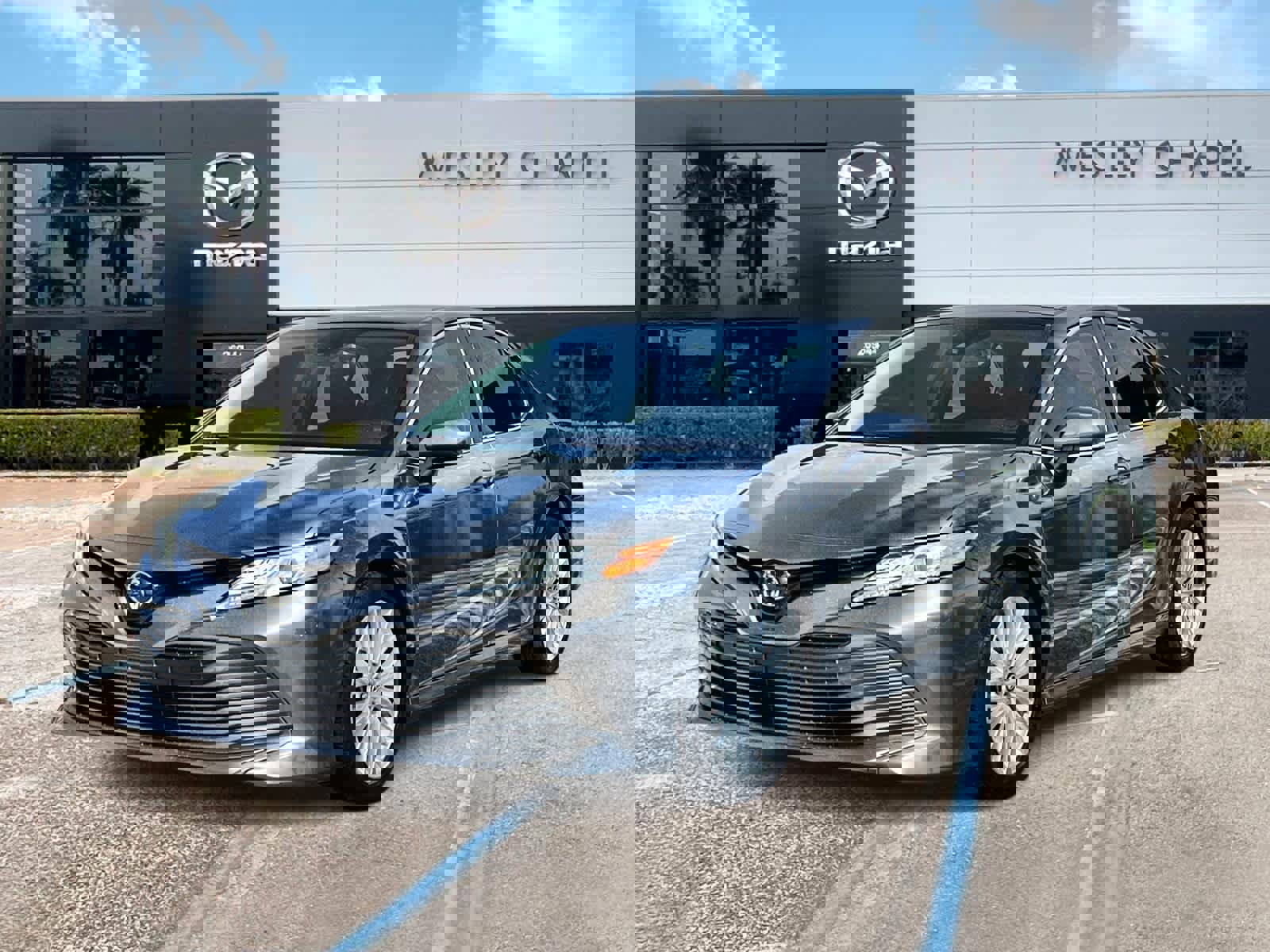 Used 2019 Toyota Camry XLE image 1