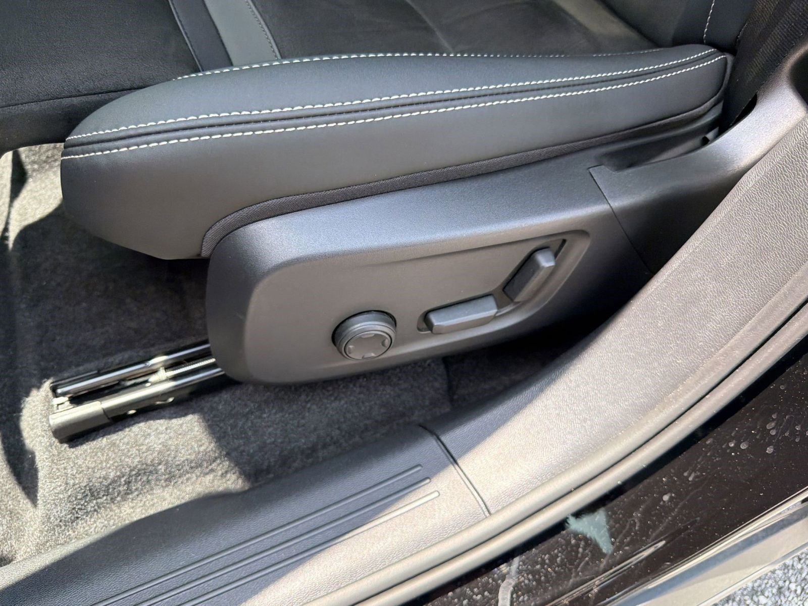 Certified 2023 Volvo C40 P8 Recharge Ultimate AWD/4WD image 14