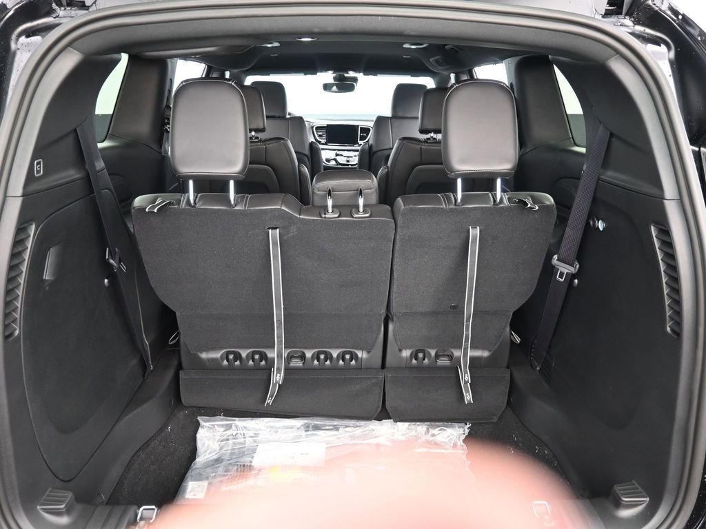 New 2026 Chrysler Pacifica Select image 15