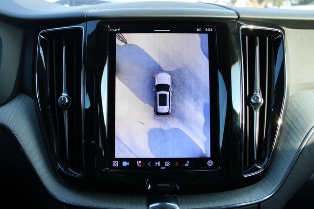 Used 2025 Volvo XC60 B5 Plus image 24