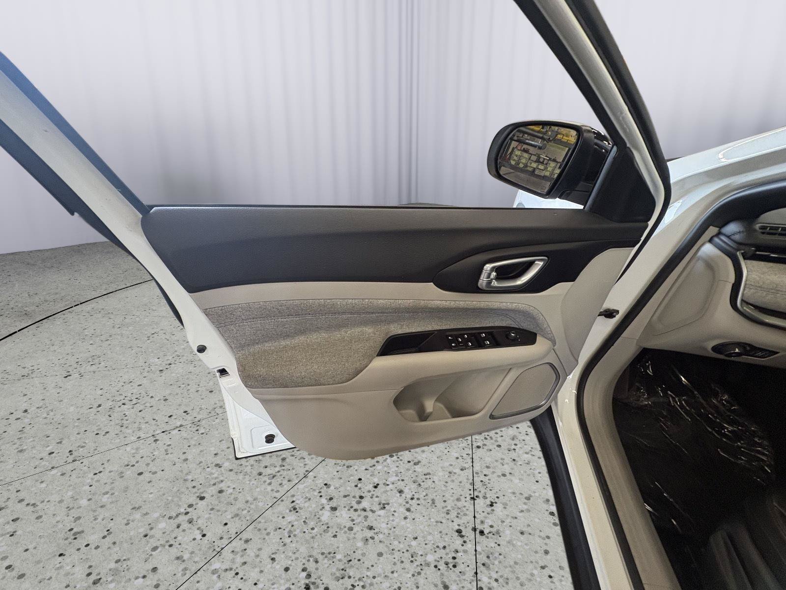 Used 2024 Jeep Compass Latitude AWD/4WD image 25