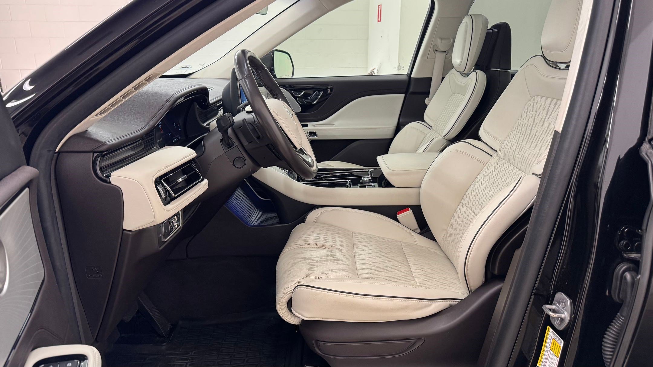 Used 2023 Lincoln Aviator Black Label w/ Dynamic Handling Package image 49