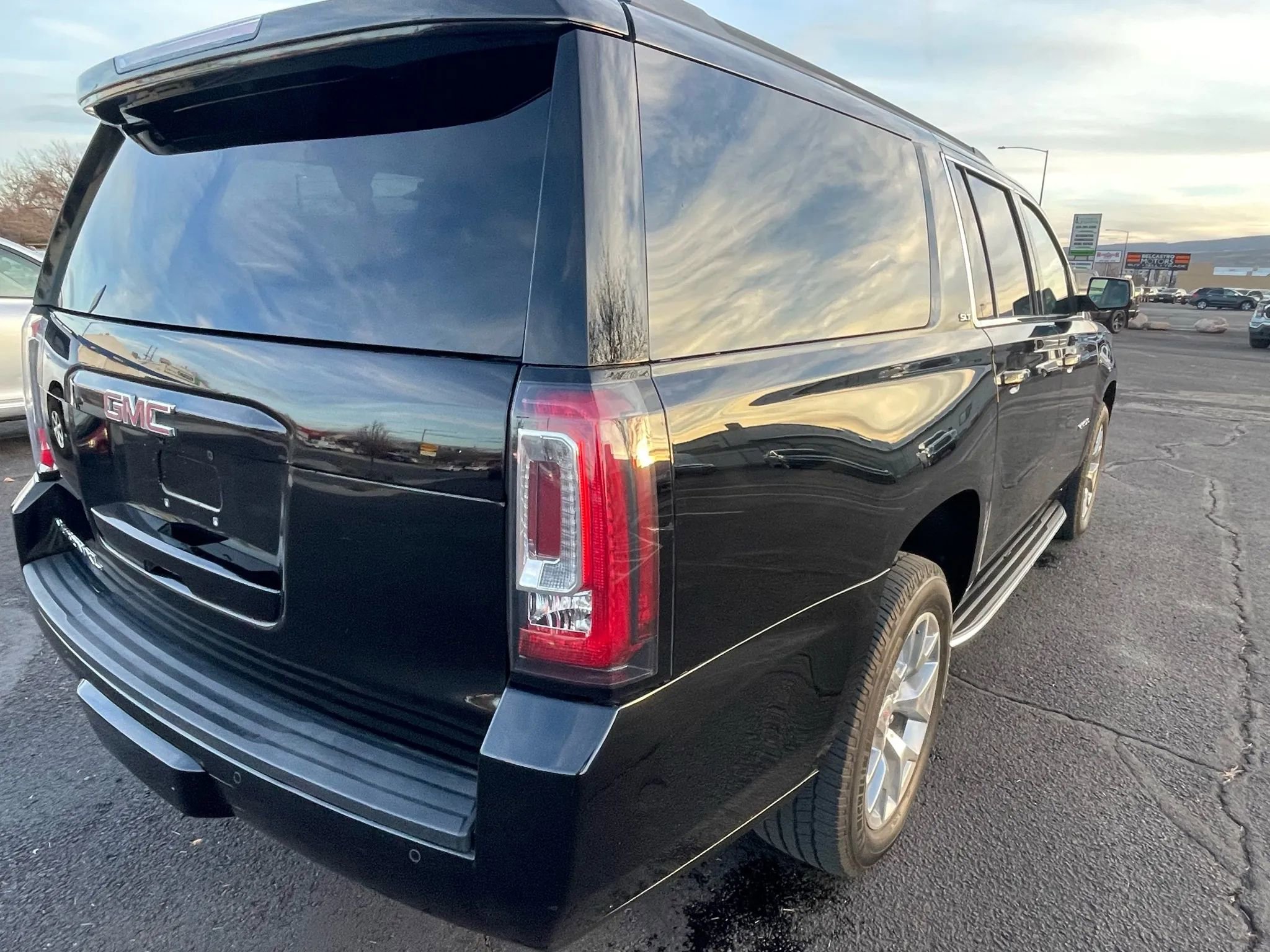 Used 2015 GMC Yukon XL SLT w/ Open Road Package image 6