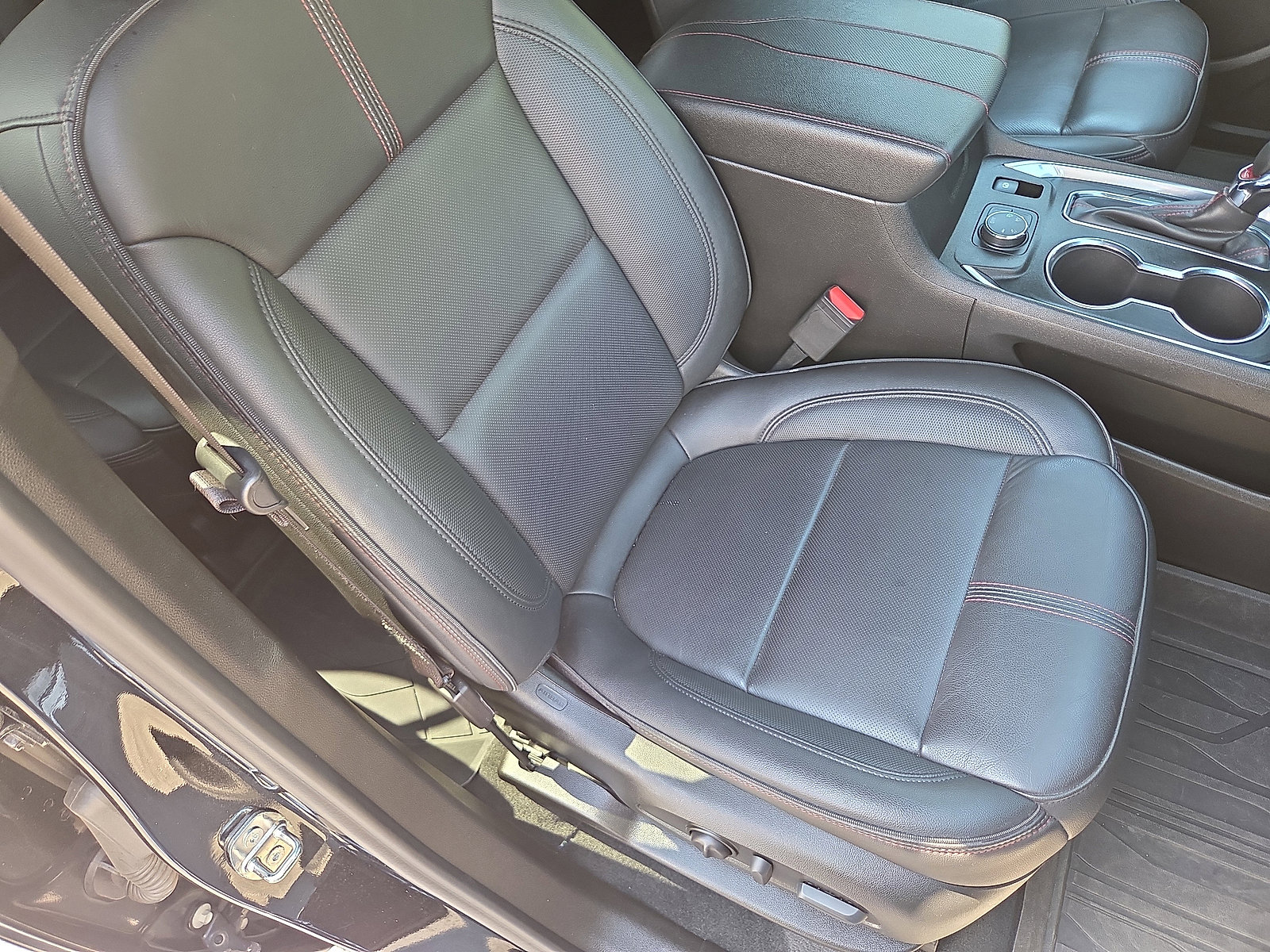 Used 2023 Chevrolet Traverse RS w/ LPO, Floor Liner Package AWD/4WD image 16