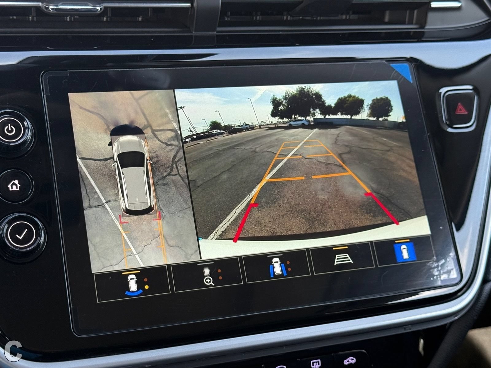Certified 2023 Chevrolet Bolt EUV Premier w/ Sun & Sound Package FWD image 21