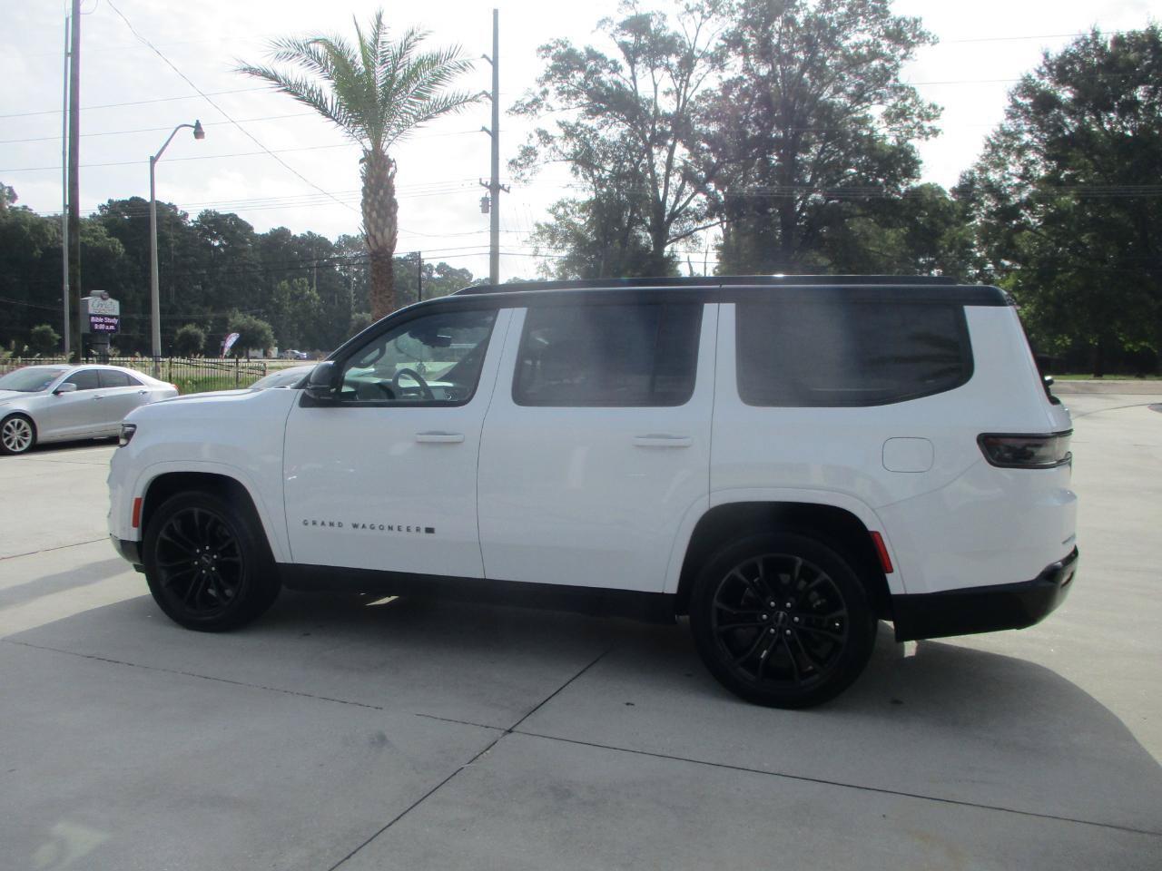 Used 2024 Jeep Grand Wagoneer Series II Obsidian w/ Quick Order Packagew 28T AWD/4WD image 9