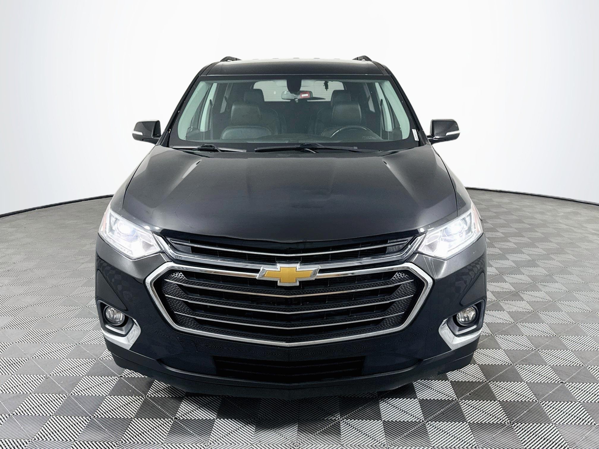 Used 2020 Chevrolet Traverse LT FWD image 2
