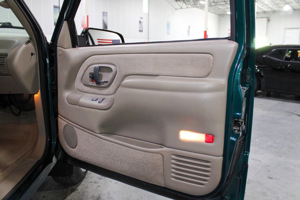 Used 1996 Chevrolet Silverado 2500 C2500 Cheyenne 2dr Extended Ca image 34