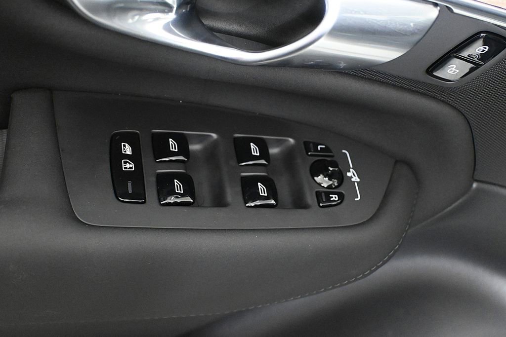 Used 2025 Volvo XC90 B5 Plus w/ Protection Package Premier image 29