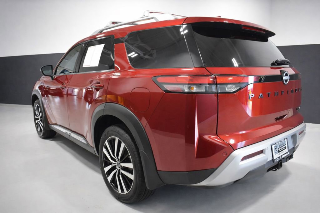 Used 2023 Nissan Pathfinder Platinum image 3