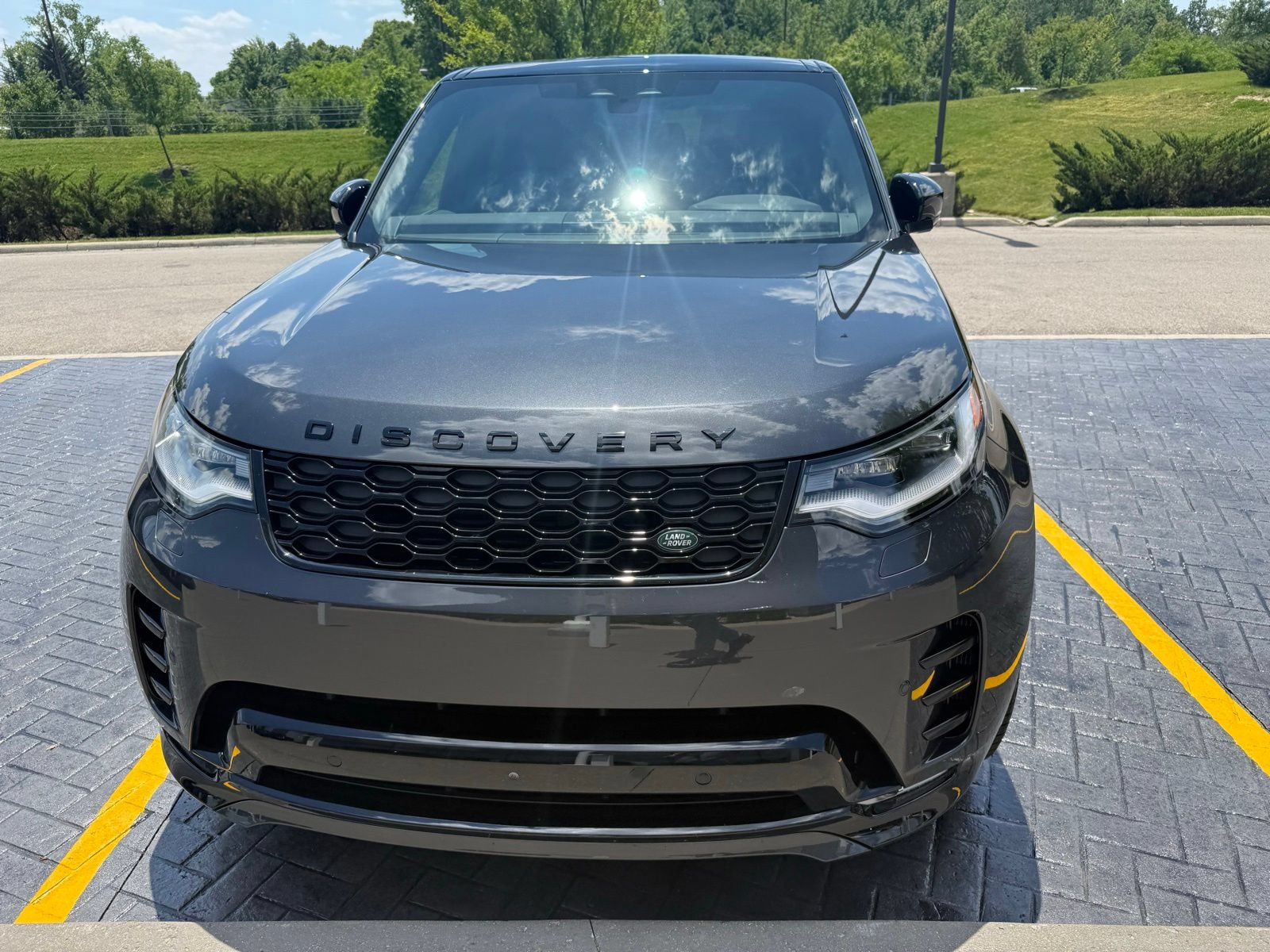Used 2025 Land Rover Discovery Dynamic SE AWD/4WD image 2