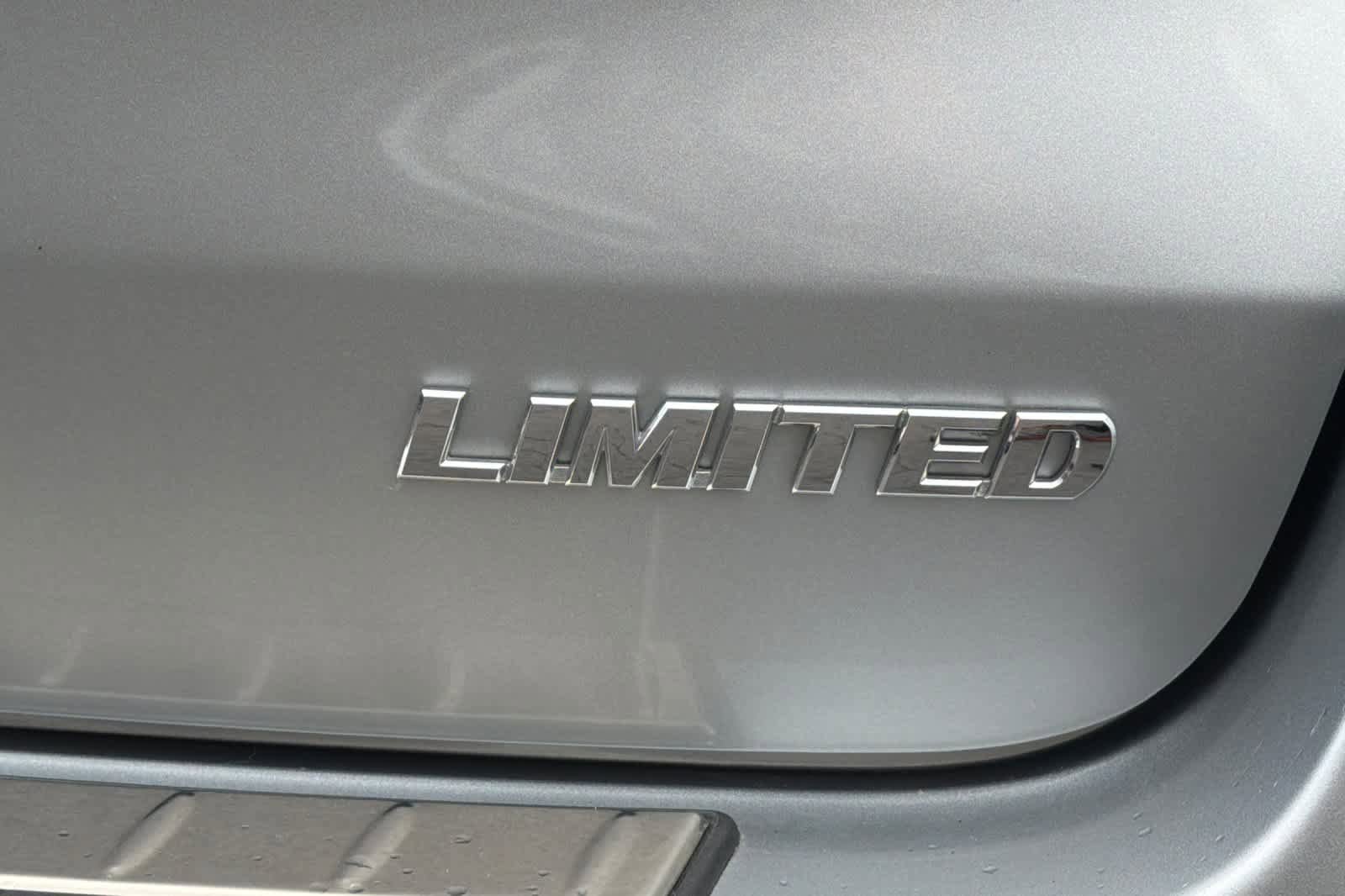 Used 2018 Toyota Highlander Limited Platinum w/ Carpet Mat Package (TMS) image 12