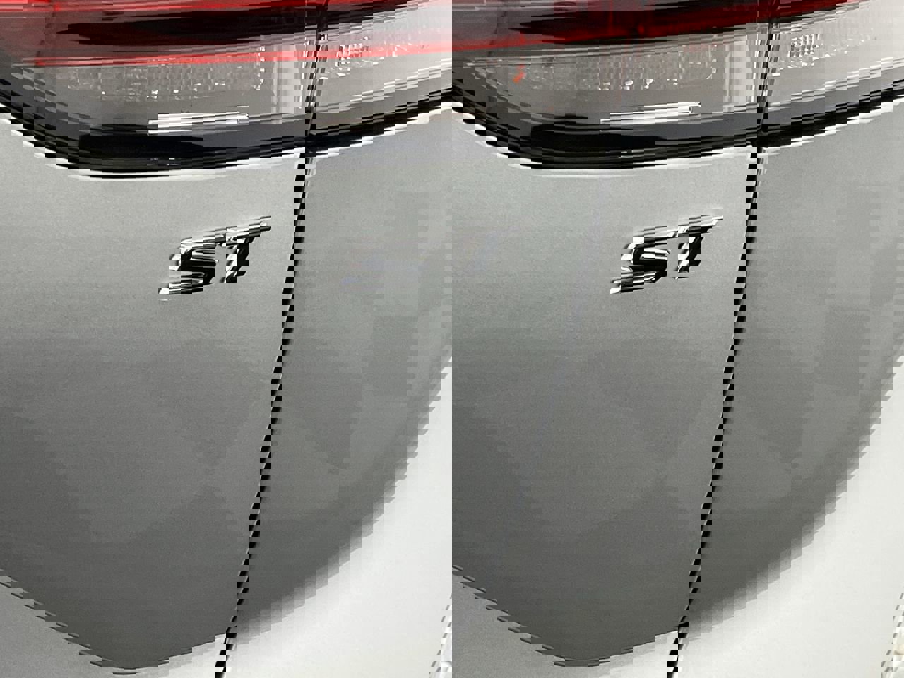 Certified 2023 Buick Envision Preferred w/ Sport Touring Package image 32